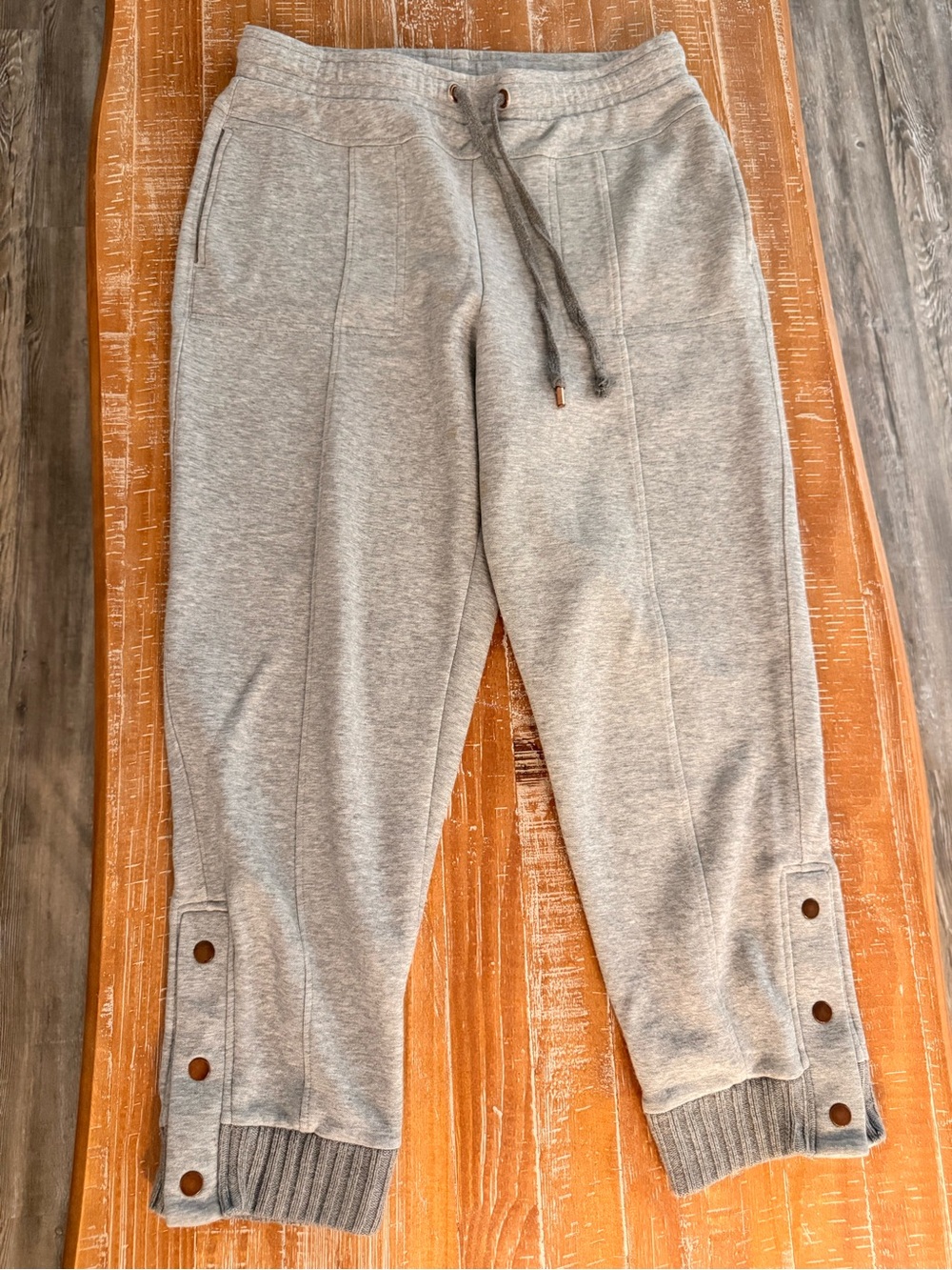 Anthropologie Women’s Light Gray Snap-Cuff Sweatpants. Size M Good Condition